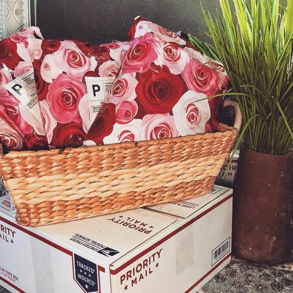 Roses 🌹 Poly Mailers 10x13 Pack of 25 - Picture 2 of 6